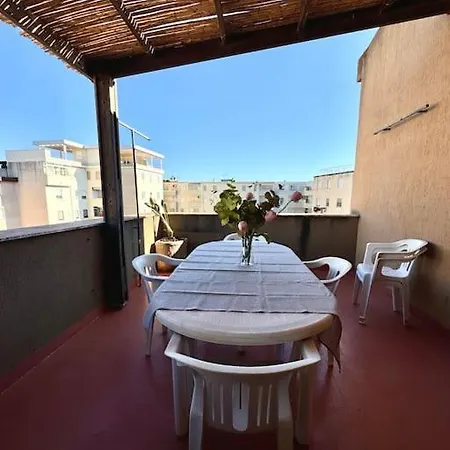 Nura's - Casa Lobelia Beachfront Lejlighed *